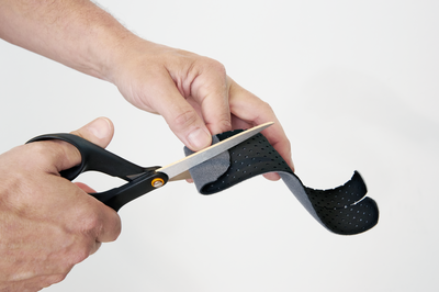 Physio Bandage schneidbar mit Fiskars Schere